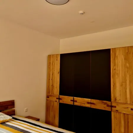 Woodstone 6 Apartment *