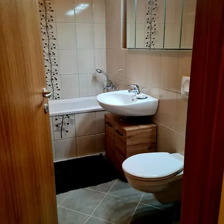 Woodstone 6 Apartment Pekre