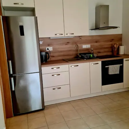 Woodstone 6 Apartment *