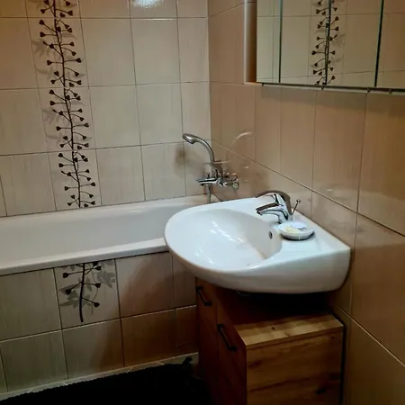 Apartment Woodstone 6 *