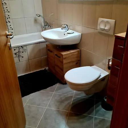 Woodstone 6 Apartment Pekre