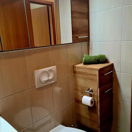 Woodstone 6 Apartment Pekre
